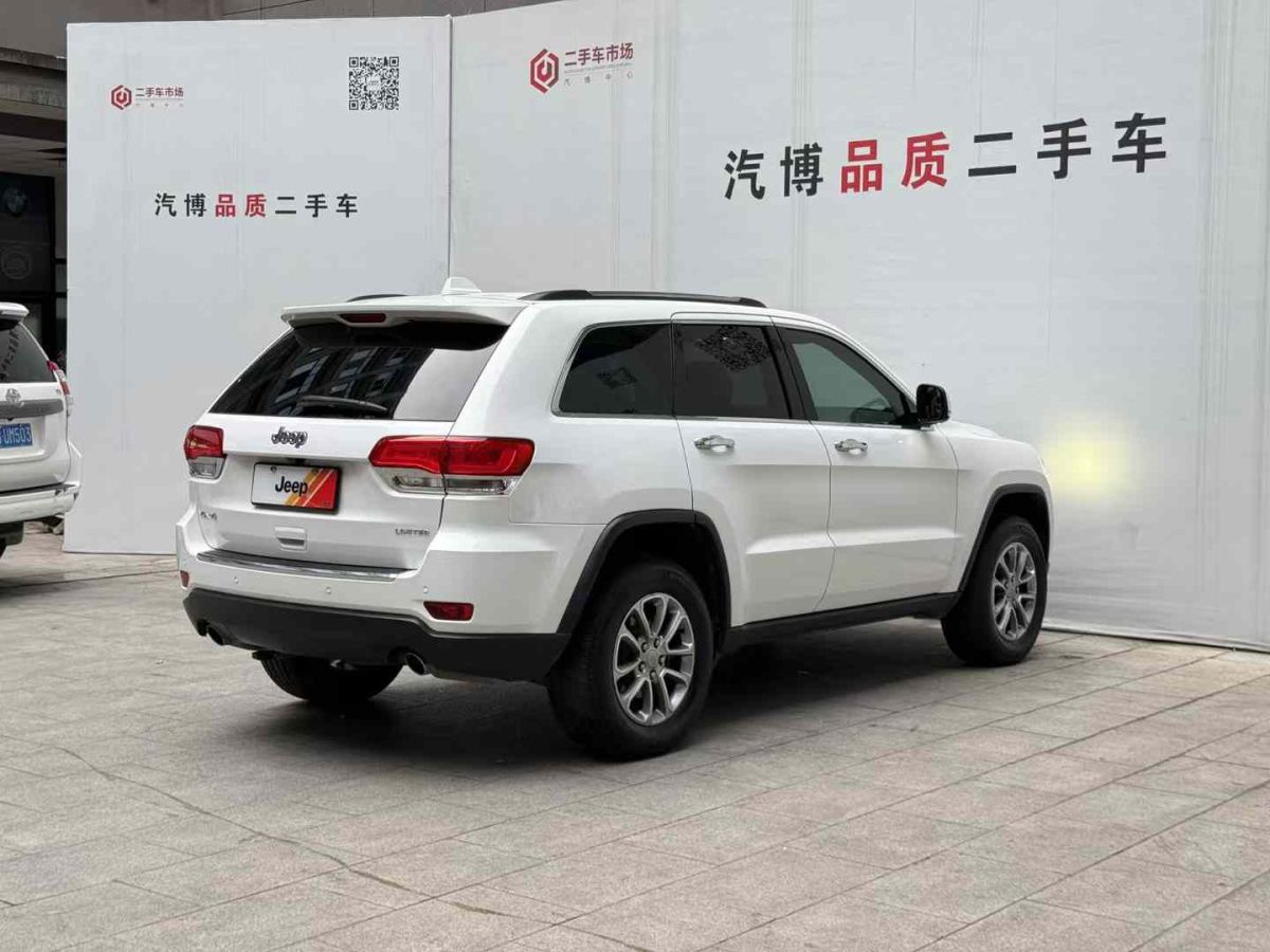 Jeep 大切諾基  2015款 3.0L 精英導(dǎo)航版圖片