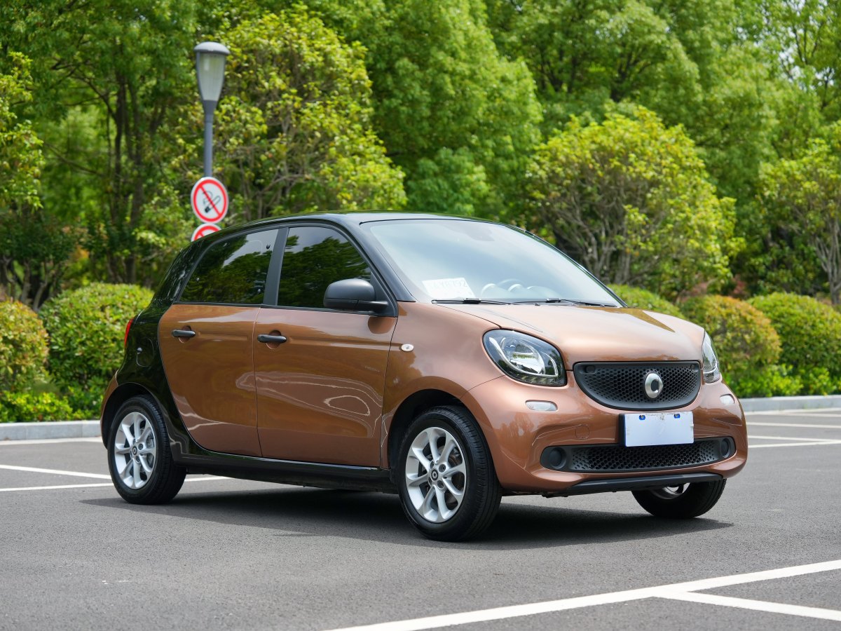 2017年10月smart forfour  2016款 1.0L 52千瓦靈動版