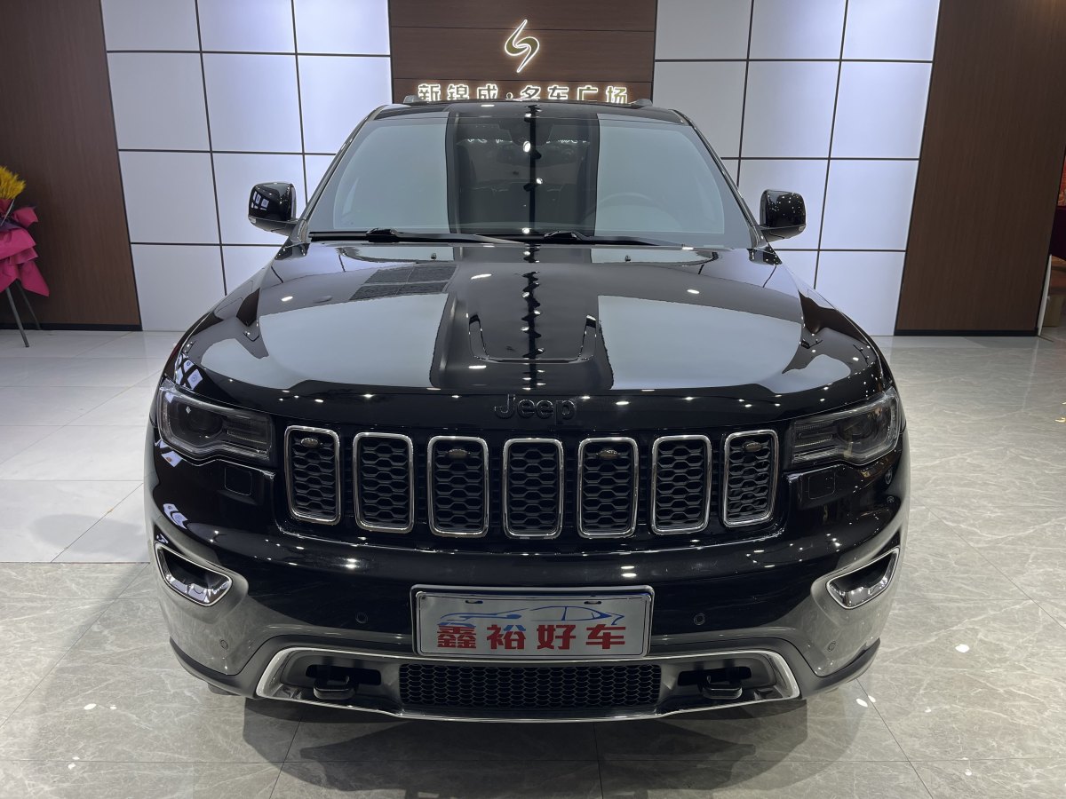 Jeep 大切諾基  2017款 3.0L 精英導(dǎo)航版圖片