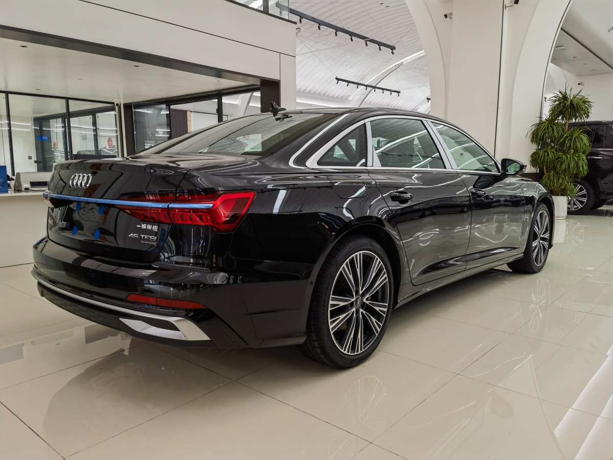 奧迪 奧迪A6L  2024款 45 TFSI quattro 臻選動(dòng)感型圖片