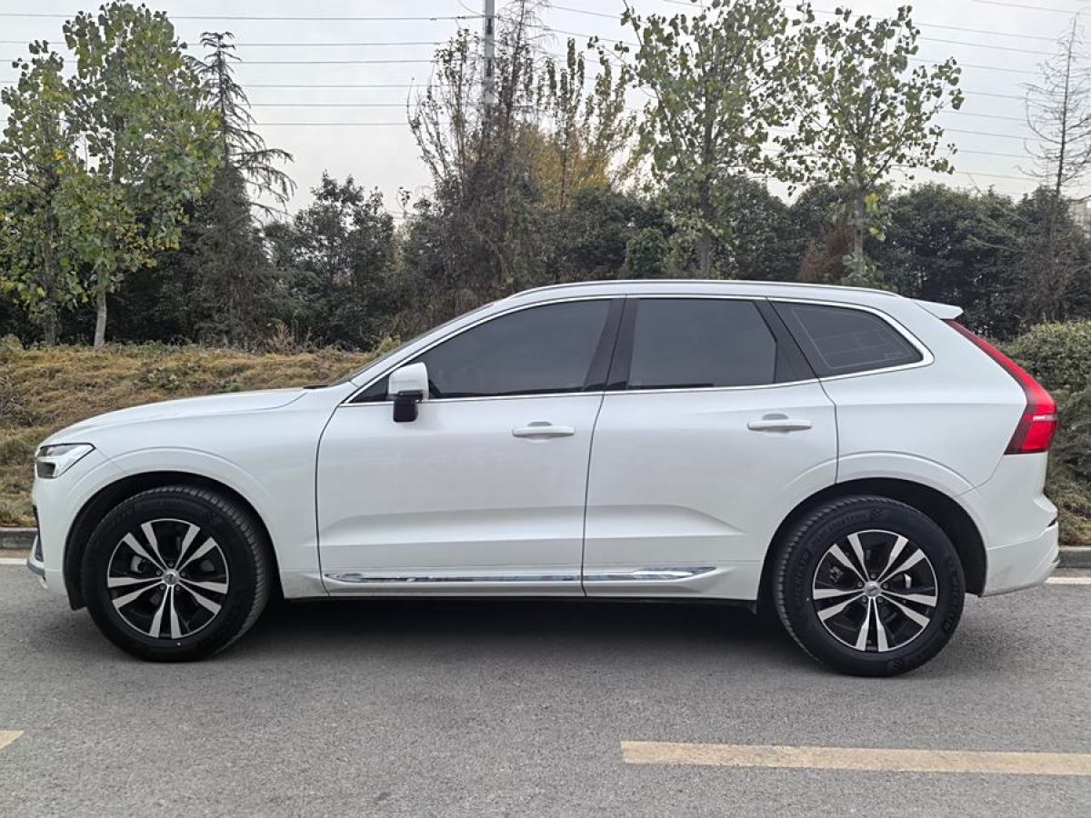 沃爾沃 XC60  2023款 B5 四驅(qū)智遠(yuǎn)豪華版圖片