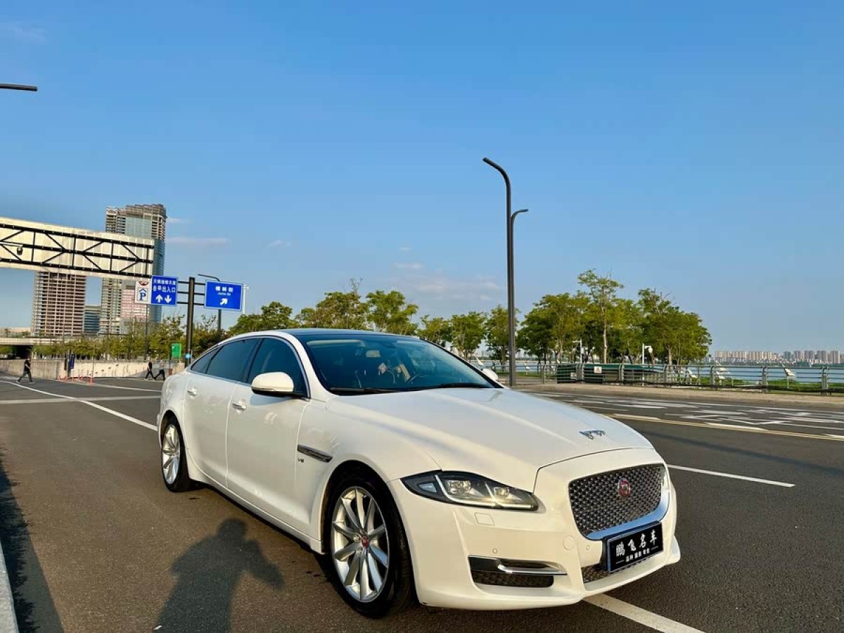 捷豹 XJ  2016款 XJL 3.0 SC 四驅(qū)全景商務版圖片