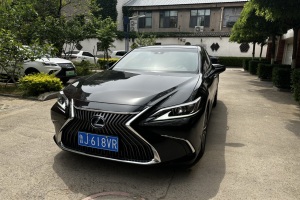 ES 雷克薩斯 300h 卓越版
