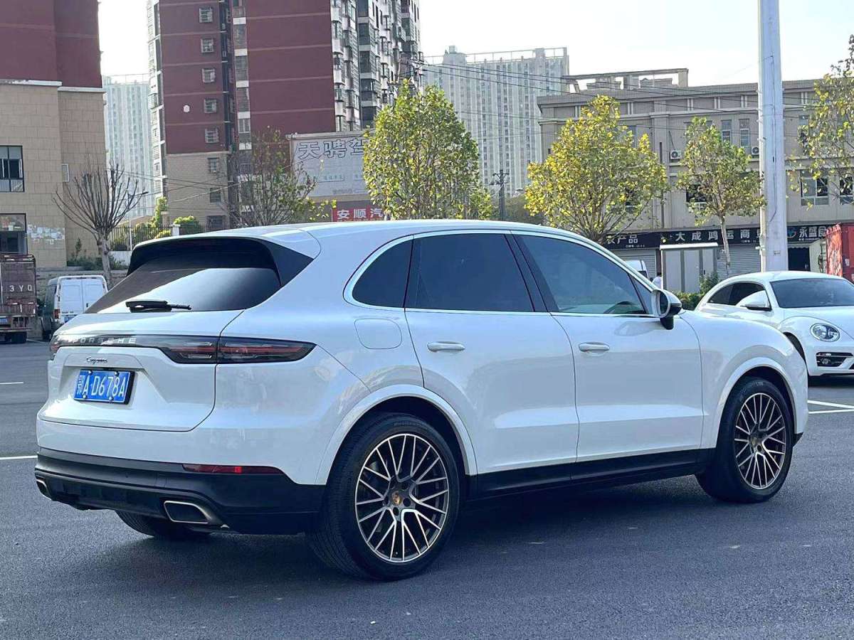 保時(shí)捷 Cayenne  2022款 Cayenne 3.0T 鉑金版圖片