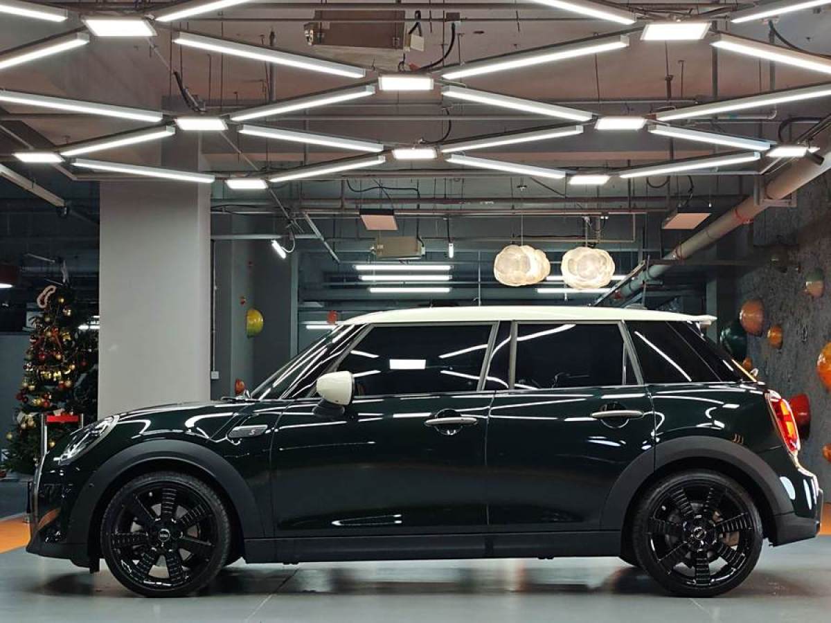 MINI MINI  2022款 2.0T COOPER S 執(zhí)迷特別版 五門版圖片