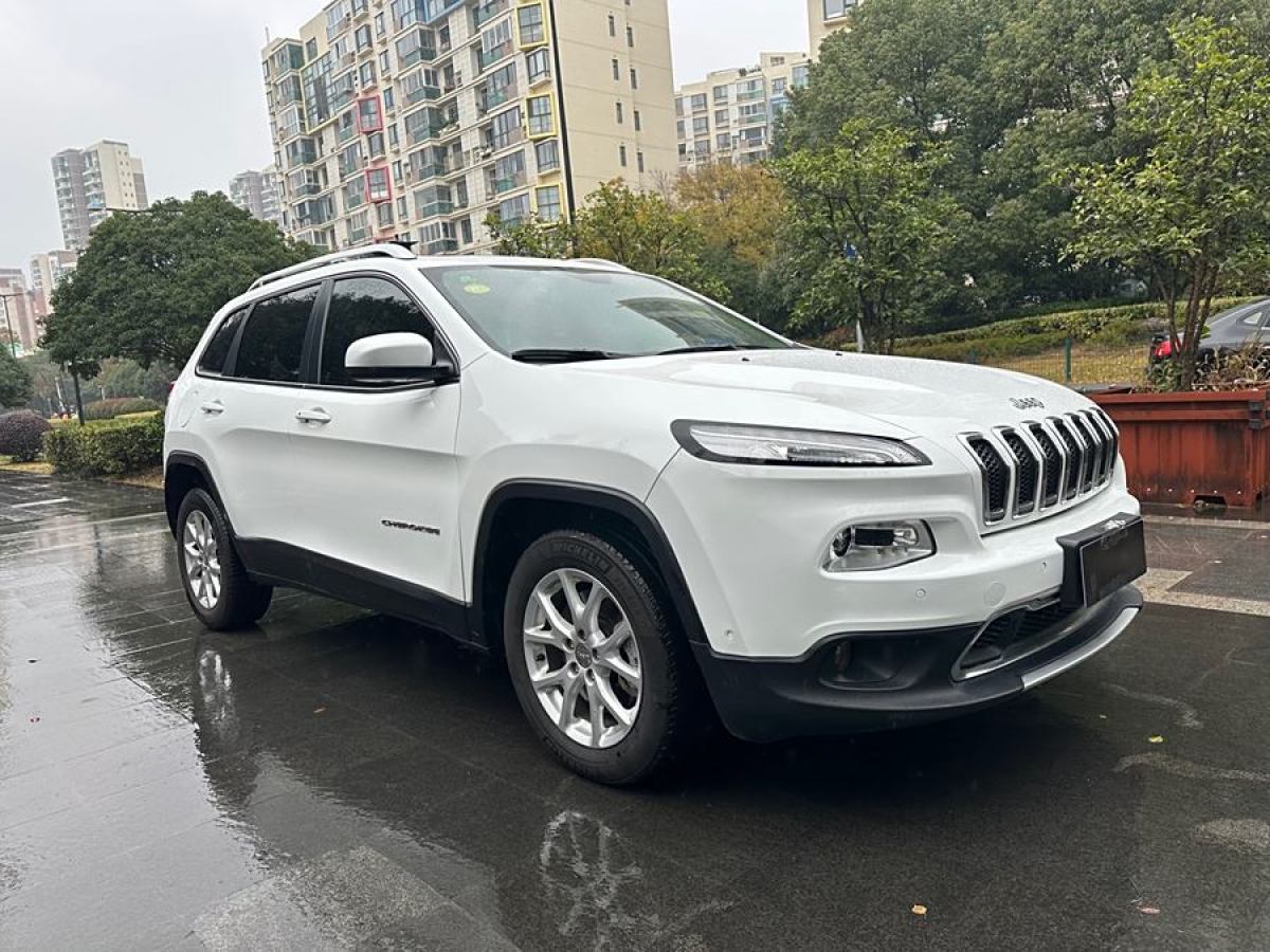 Jeep 自由光  2017款 2.0L 優(yōu)越版圖片