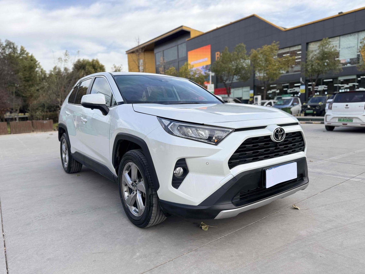 豐田 RAV4  2018款 榮放 2.0L CVT兩驅(qū)風(fēng)尚版圖片