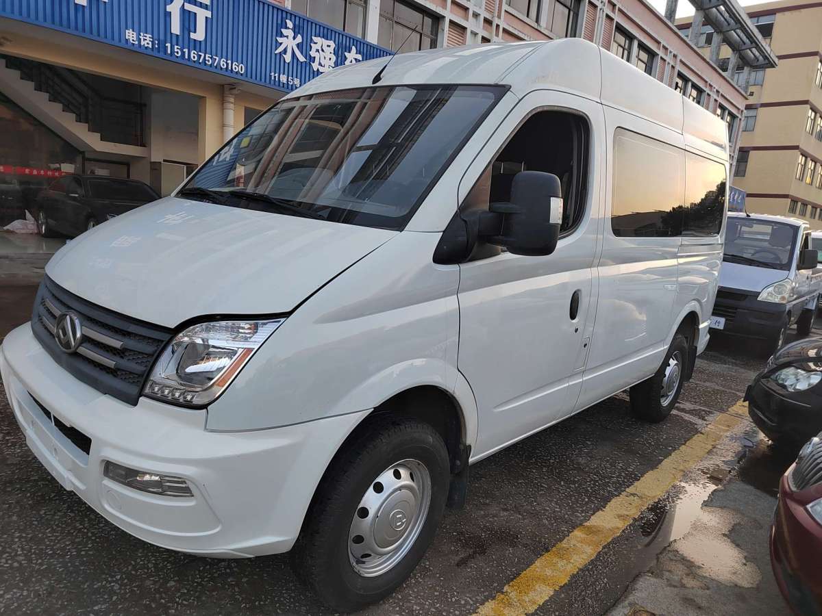 上汽大通 V80  2023款 2.0T PLUS 手動全能王長軸中頂6/7/8/9座圖片