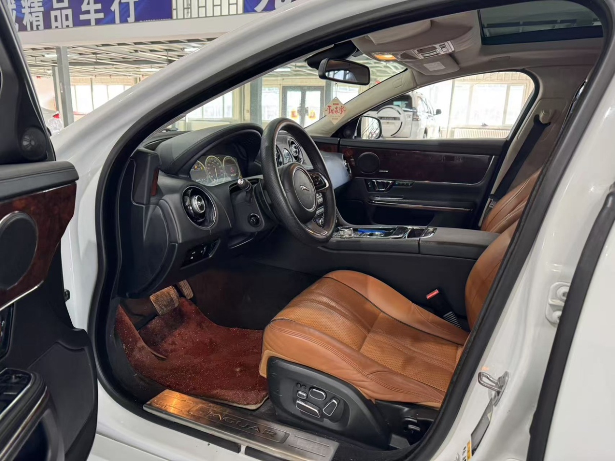 捷豹 XJ  2014款 XJL 3.0 SC 兩驅(qū)全景商務(wù)版圖片