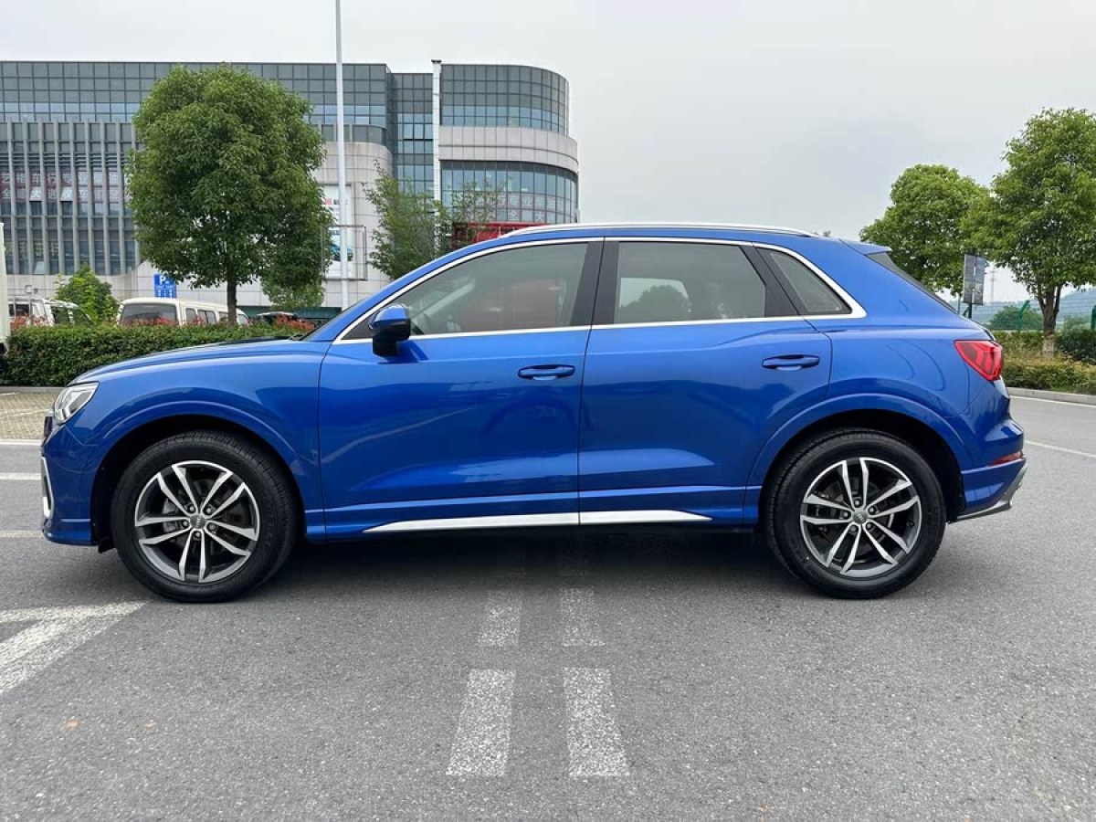 奧迪 奧迪Q3  2021款 35 TFSI 進(jìn)取動(dòng)感型圖片