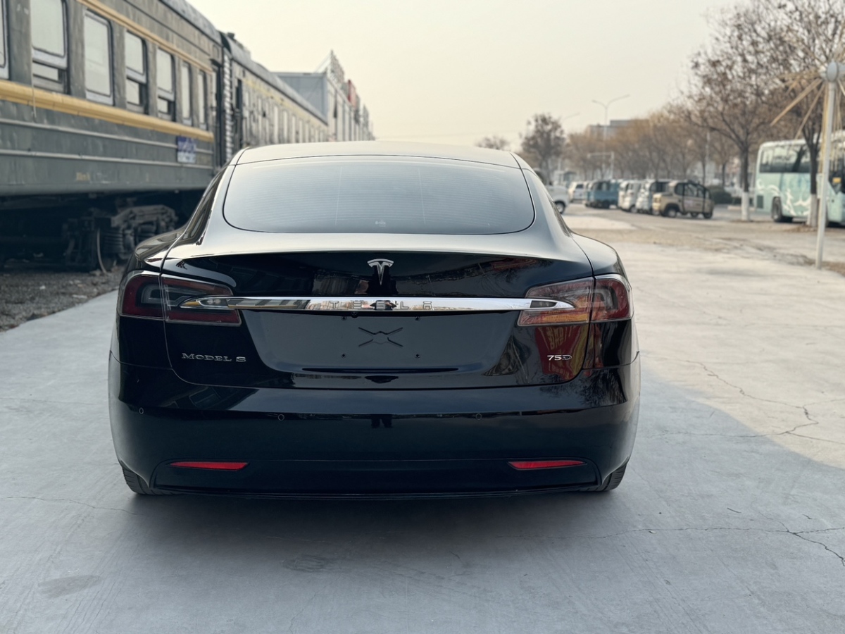 特斯拉 Model S  2017款 Model S 75D 標(biāo)準(zhǔn)續(xù)航版圖片