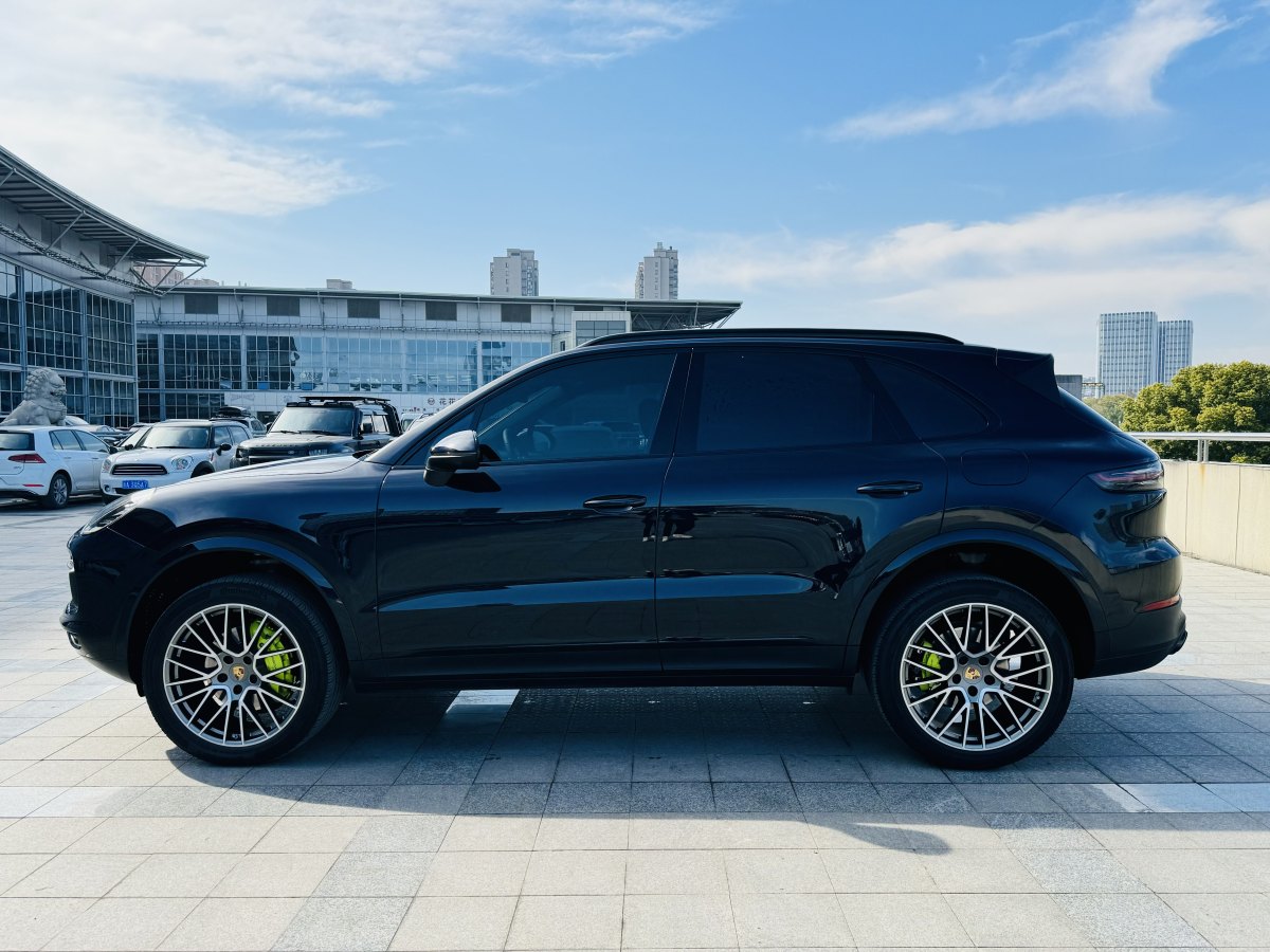 保時(shí)捷 Cayenne新能源  2023款 Cayenne E-Hybrid 2.0T 鉑金版圖片