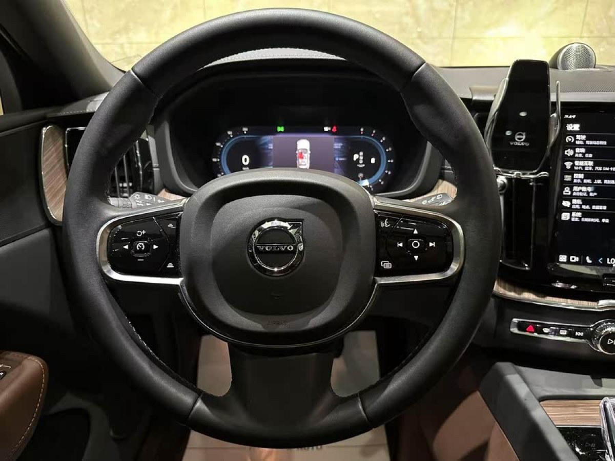 沃爾沃 XC60  2023款 B5 四驅(qū)智遠(yuǎn)豪華版圖片