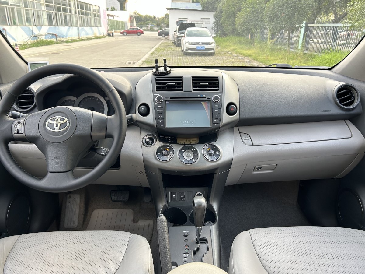 豐田 RAV4榮放  2011款 2.4L 自動四驅(qū)至臻導(dǎo)航版圖片