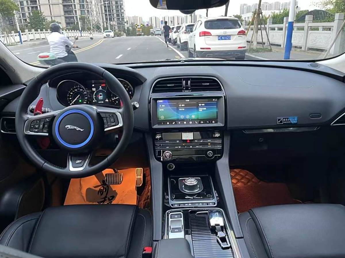 2019年6月捷豹 F-PACE  2019款 2.0T 兩驅(qū)都市尊享版