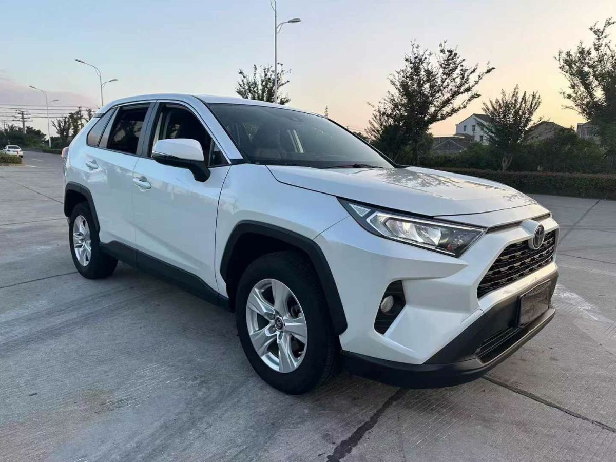 2021年8月豐田 RAV4榮放  2021款 2.0L CVT四驅(qū)尊貴版