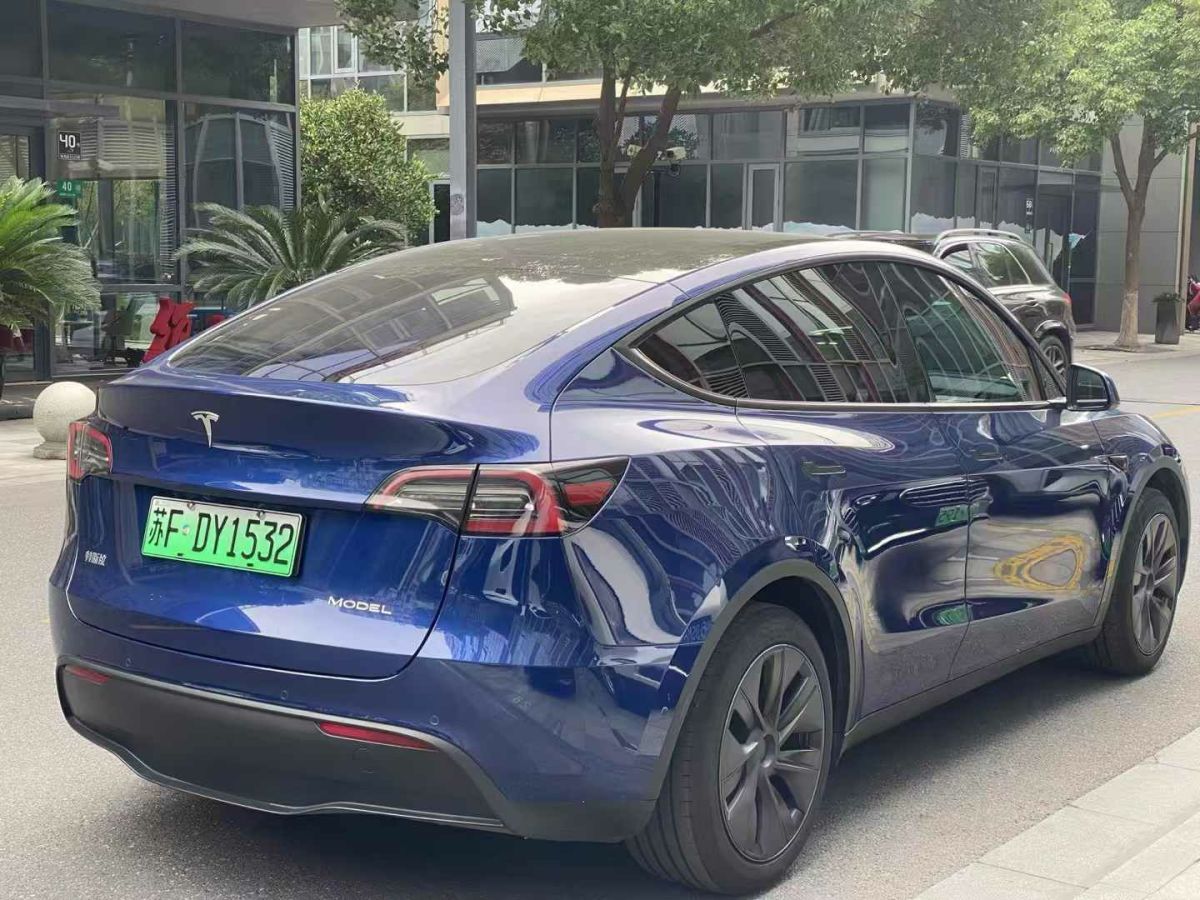 特斯拉 Model S  2023款 三電機(jī)全輪驅(qū)動(dòng) Plaid版圖片