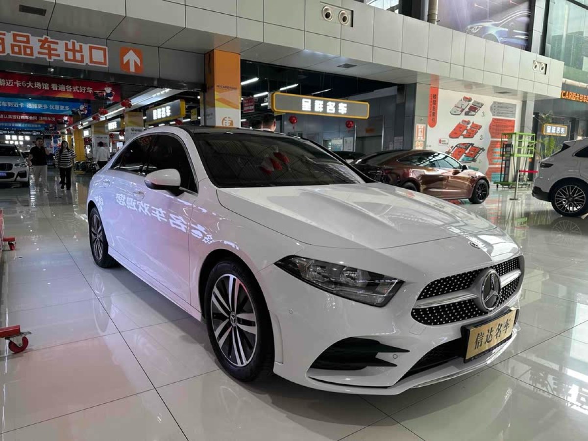 奔馳 奔馳A級(jí)  2020款 改款 A 180 L 運(yùn)動(dòng)轎車圖片