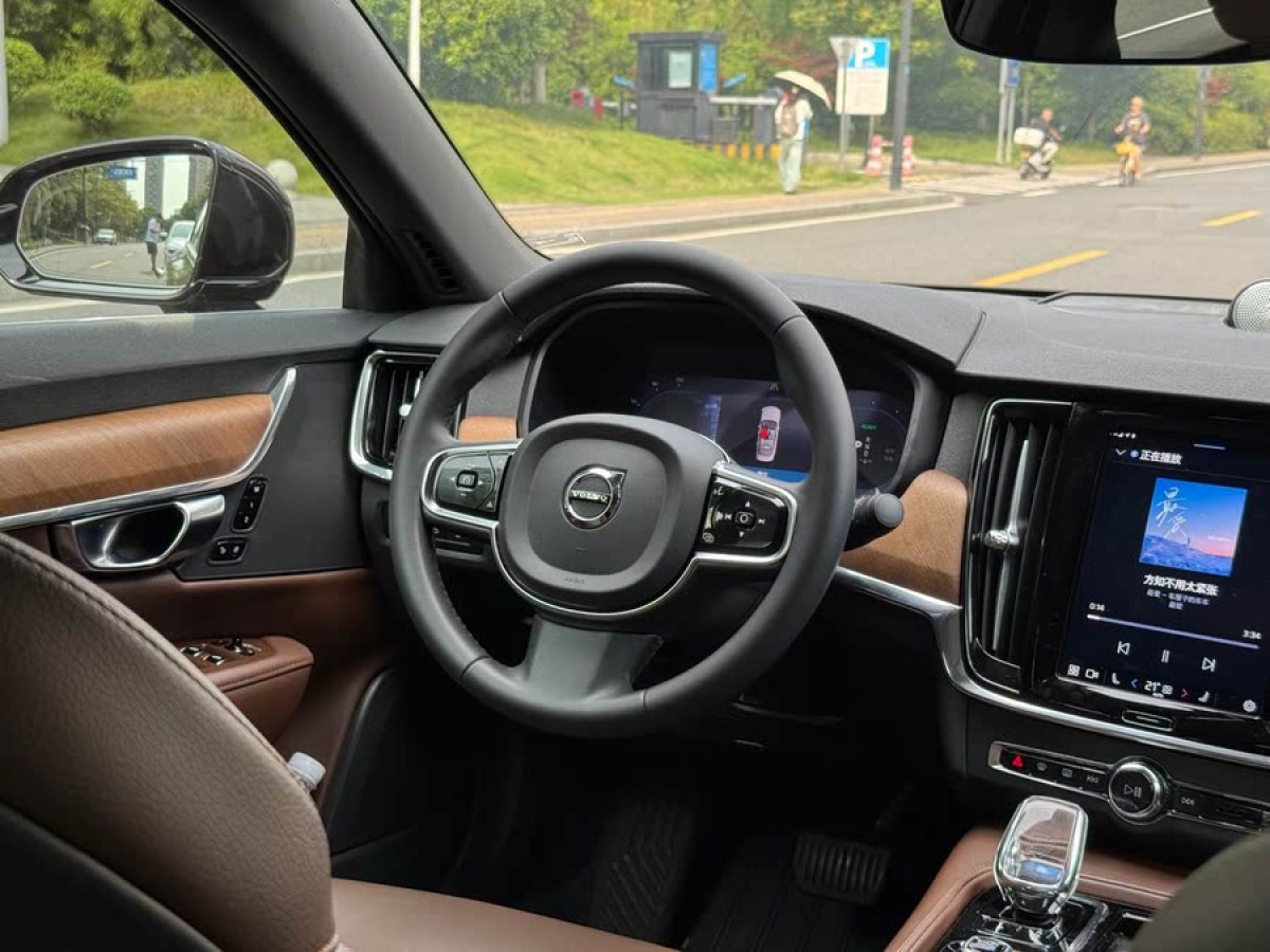 沃爾沃 S90新能源  2024款 T8插電式混合動(dòng)力 四驅(qū)長(zhǎng)續(xù)航智逸豪華版圖片