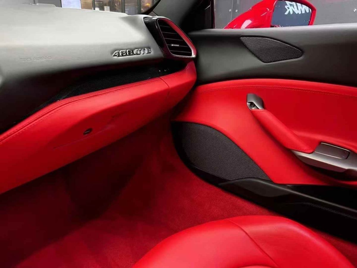 法拉利 GTC4Lusso  2017款 3.9T V8圖片
