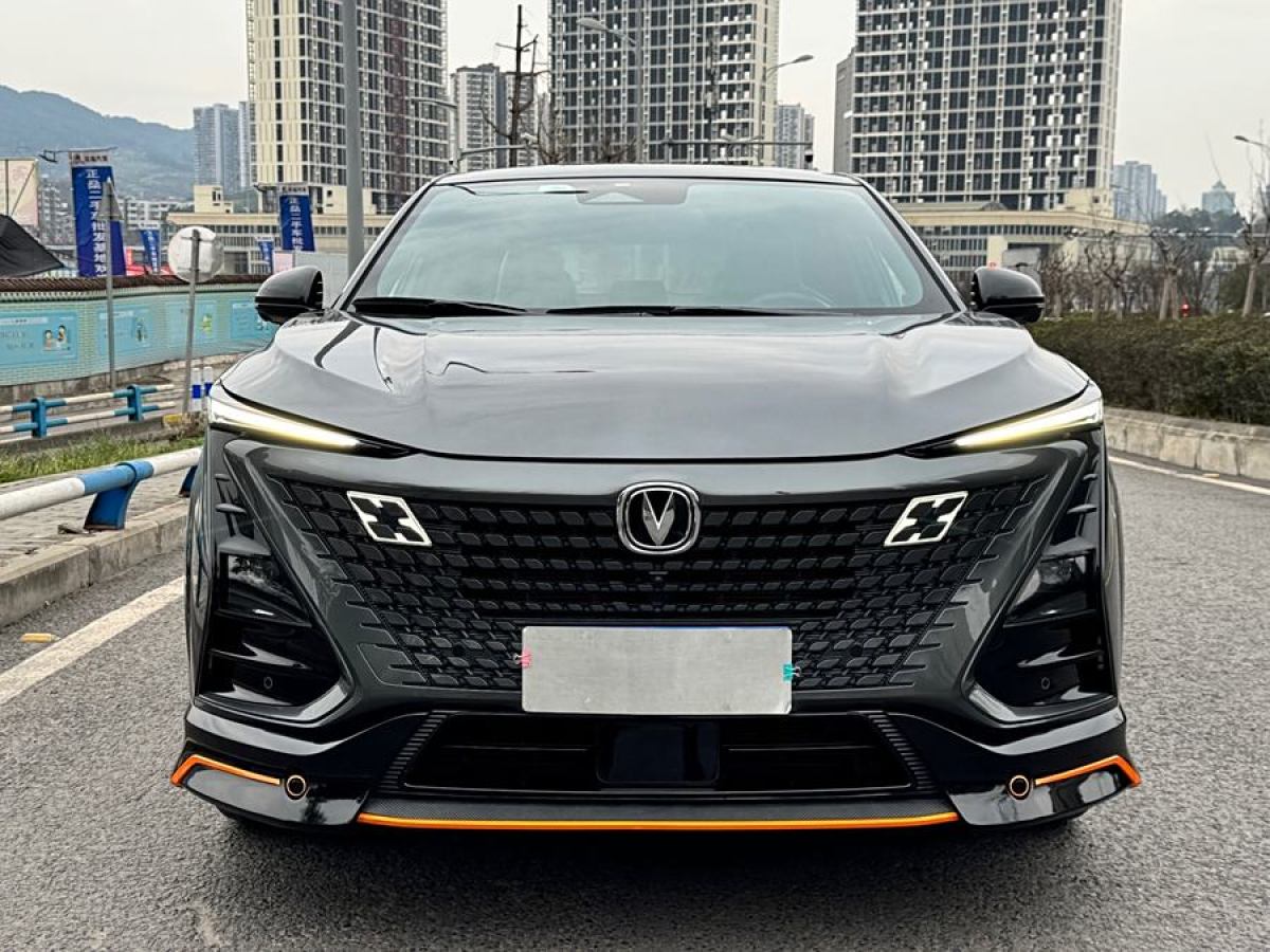 長安 UNI-T  2022款 1.5T 運(yùn)動版 尊貴型圖片