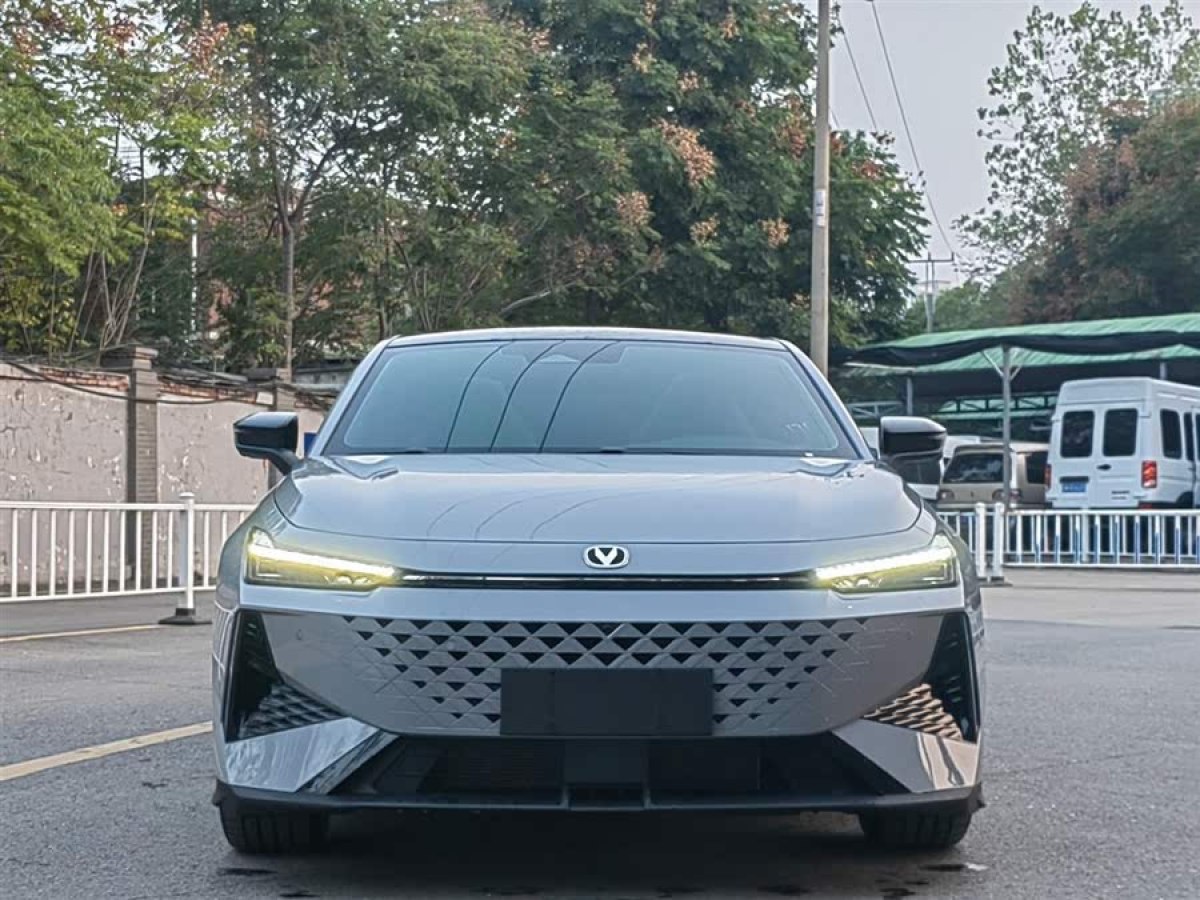 長安 長安UNI-V  2024款 1.5T 尊享型圖片