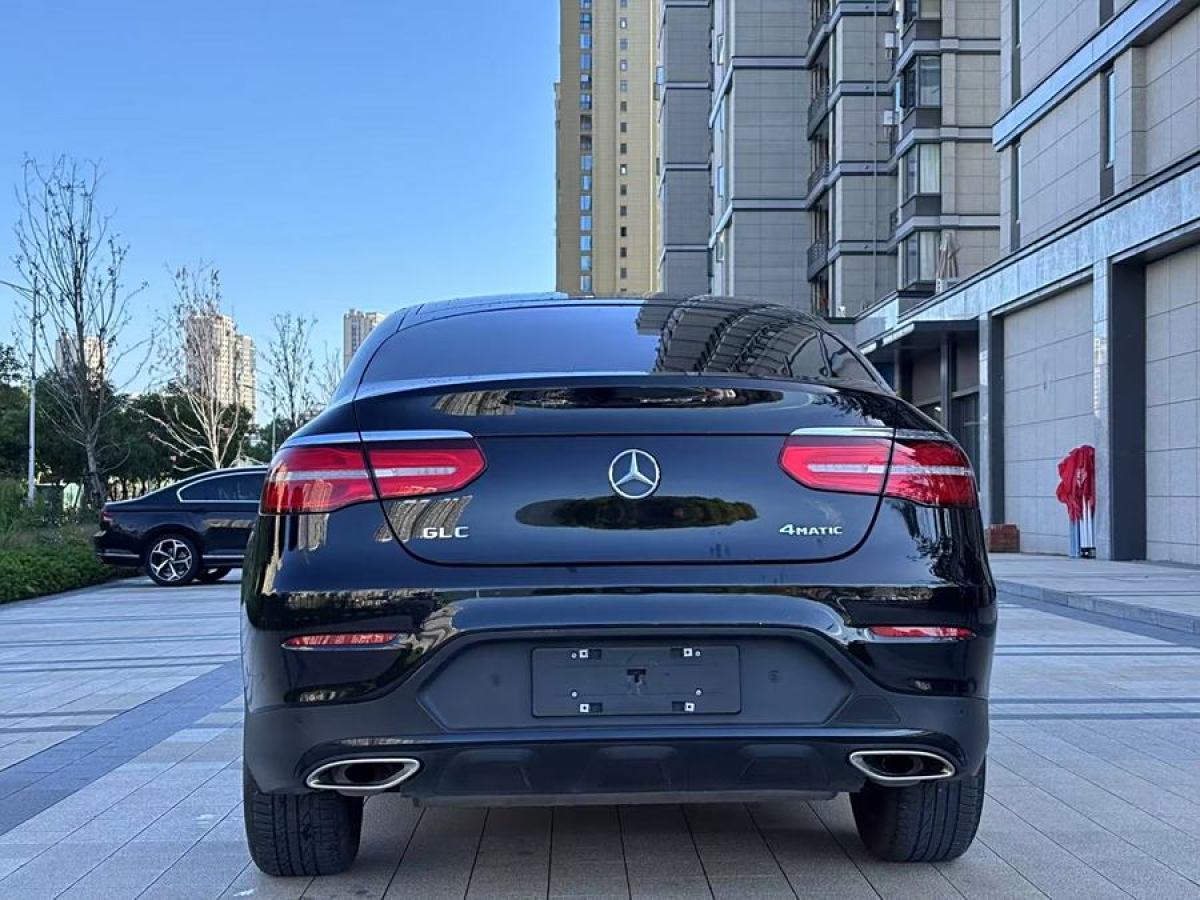 奔馳 奔馳GLC  2023款 GLC 300 4MATIC 轎跑SUV圖片