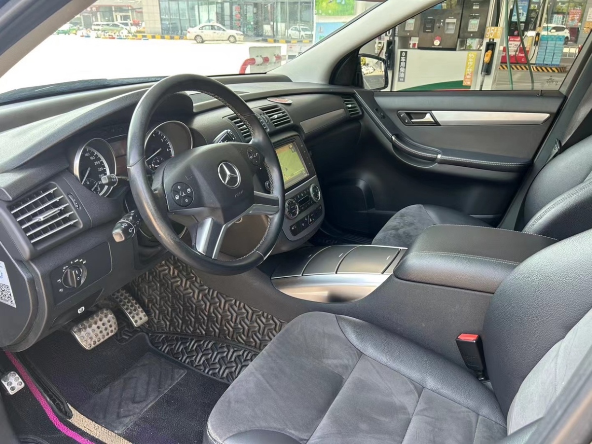 奔馳 奔馳R級(jí)  2017款 R 320 4MATIC 商務(wù)型臻藏版圖片