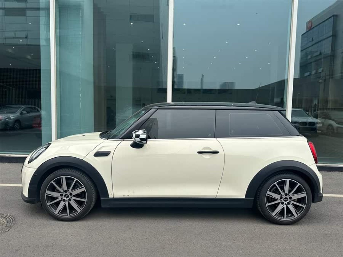 MINI MINI  2023款 改款 1.5T COOPER 藝術(shù)家圖片
