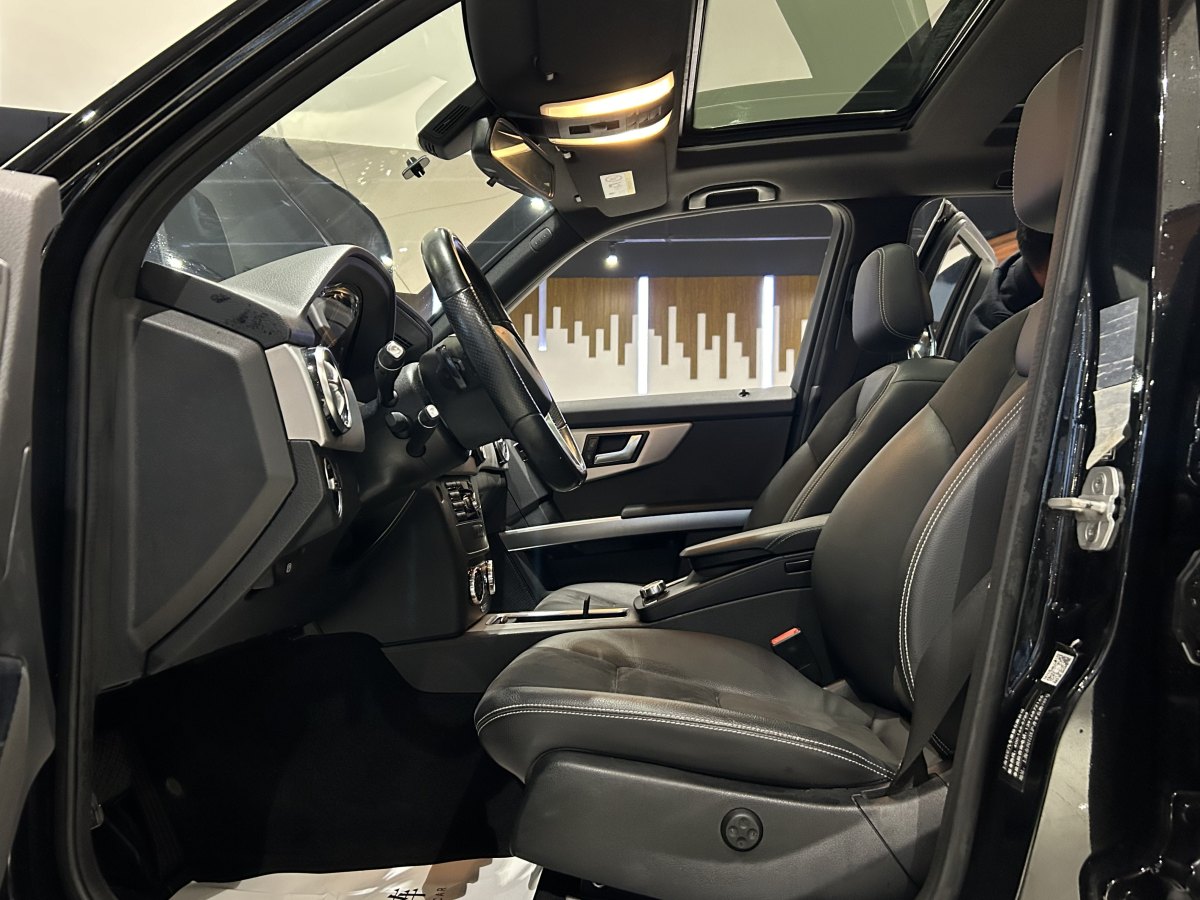 2015年6月奔驰 奔驰GLK级  2015款 GLK 260 4MATIC 动感型 极致版