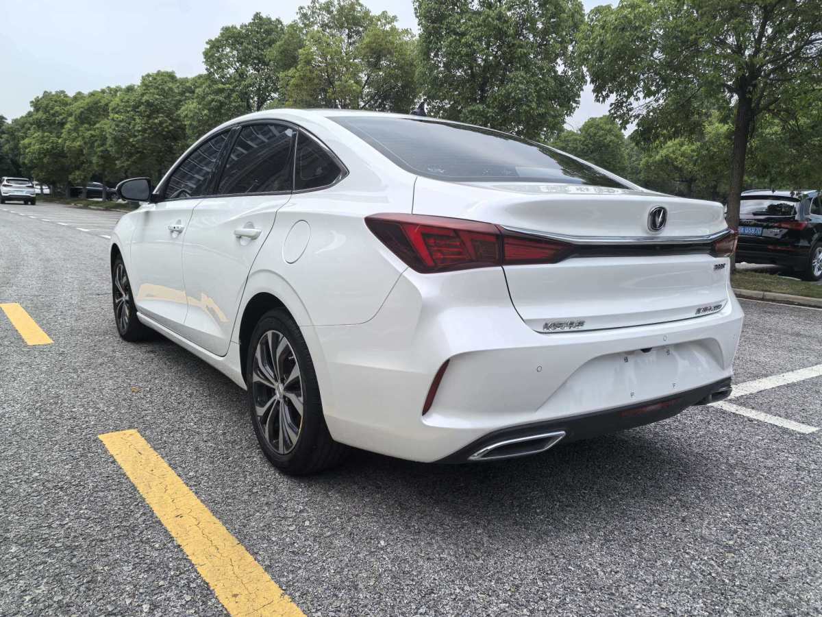 長(zhǎng)安 逸動(dòng)  2022款 PLUS 藍(lán)鯨NE 1.4T GDI DCT旗艦版圖片