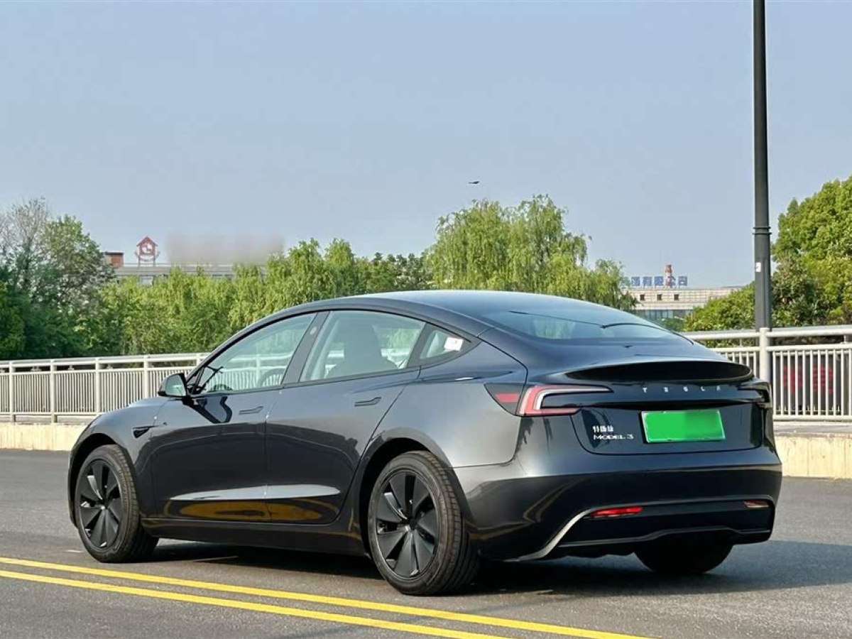 特斯拉 Model 3  2025款 后輪驅(qū)動(dòng)版圖片