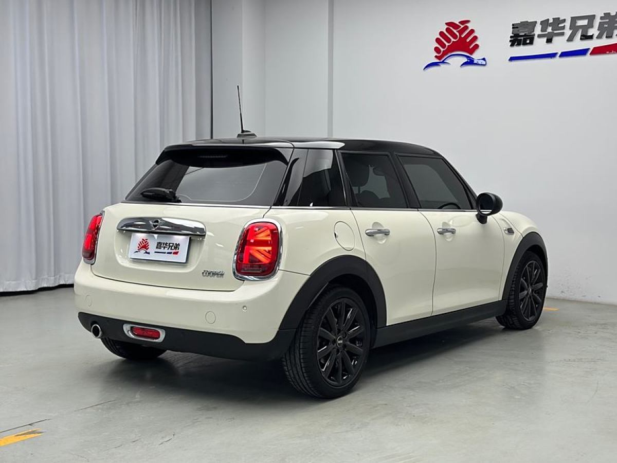 MINI MINI  2019款 1.5T COOPER 藝術(shù)家 五門版圖片