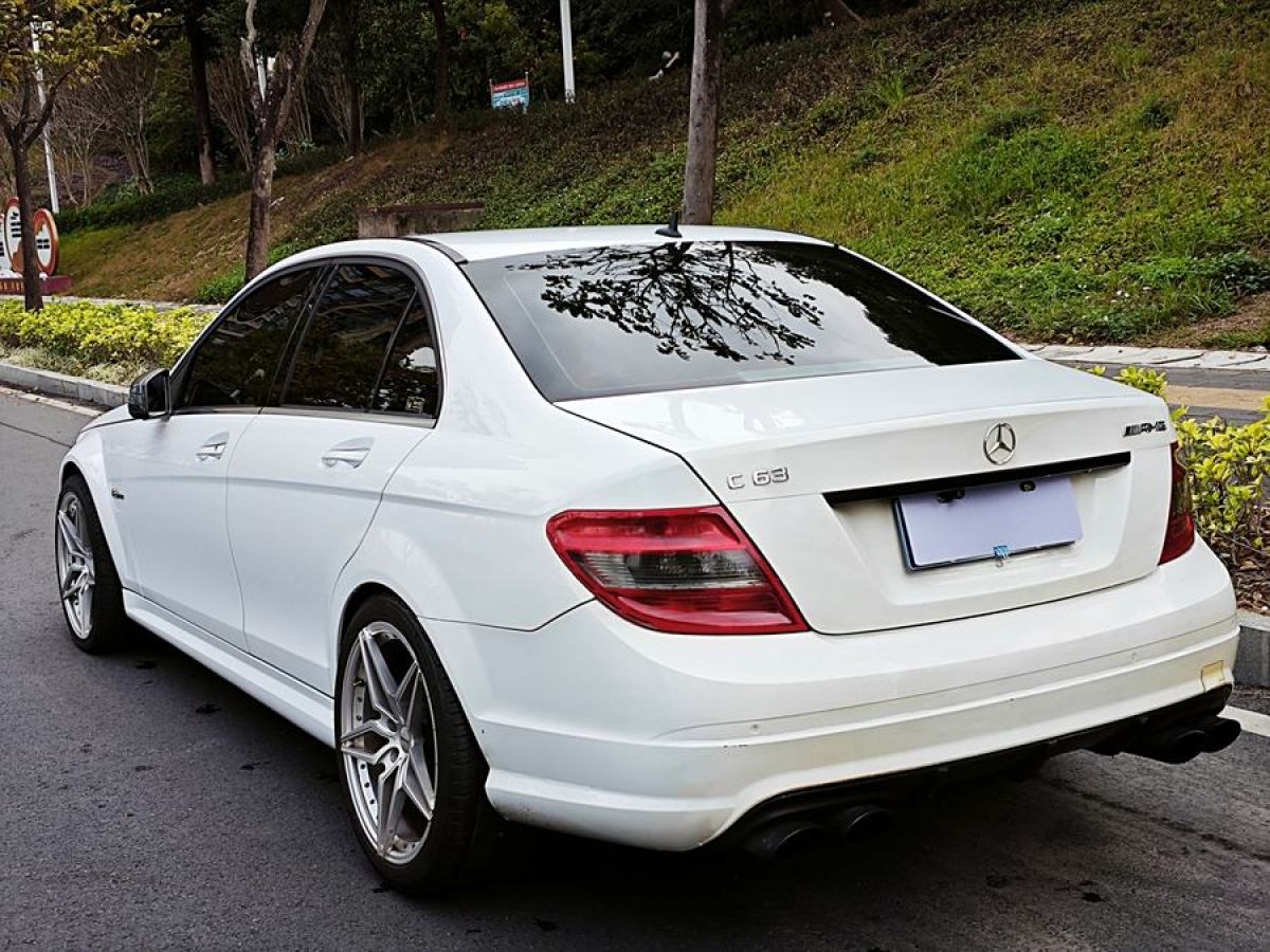 2011年8月奔馳 奔馳C級(jí)AMG  2010款 AMG C 63 高性能版