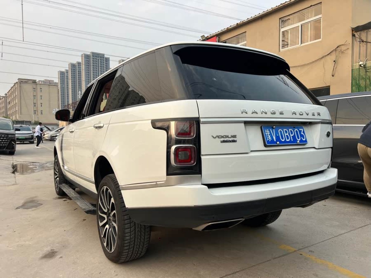 路虎 攬勝  2017款 3.0 V6 SC Vogue 加長(zhǎng)版圖片