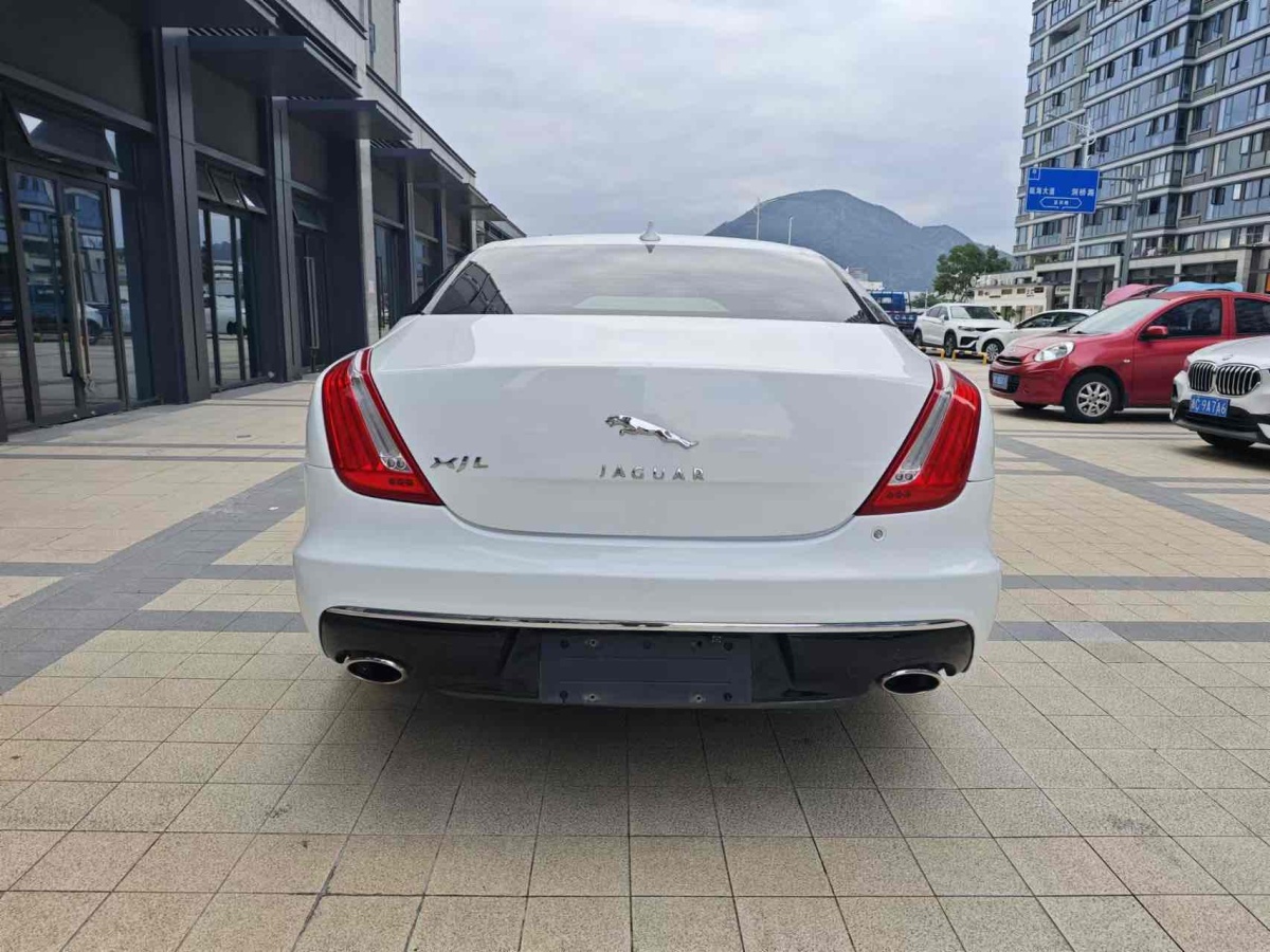 捷豹 XJ  2014款 XJL 2.0T 兩驅(qū)全景商務(wù)版圖片