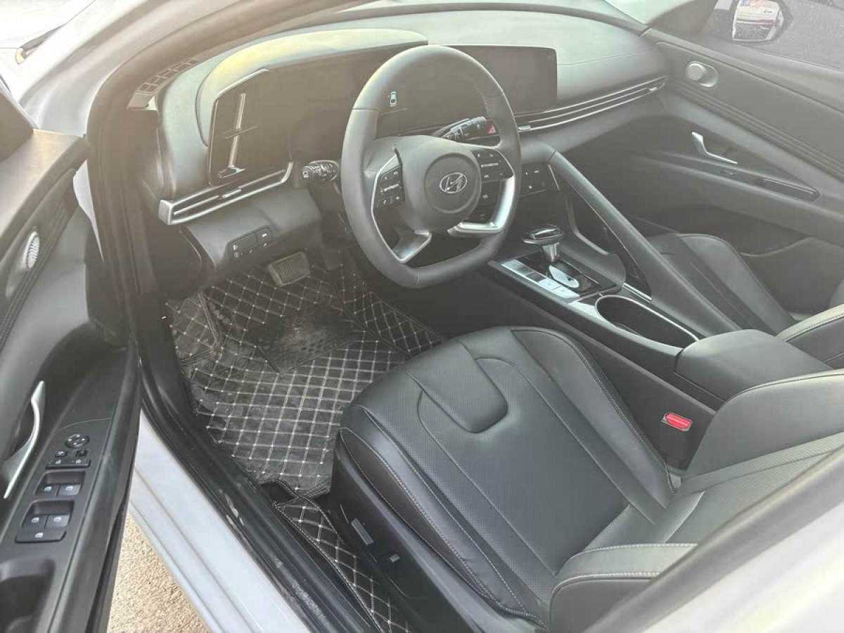 現(xiàn)代 伊蘭特  2023款 1.5L CVT LUX尊貴版圖片