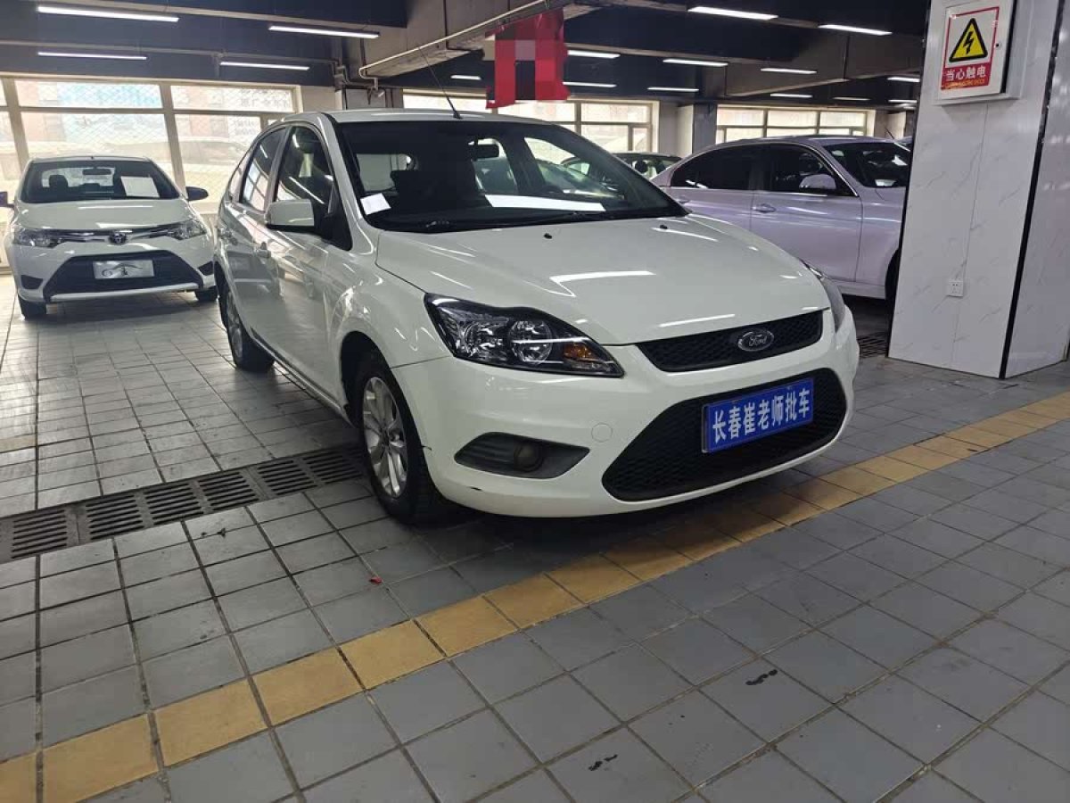 福特 ?？怂? 2013款 兩廂經(jīng)典 1.8L 自動(dòng)基本型圖片