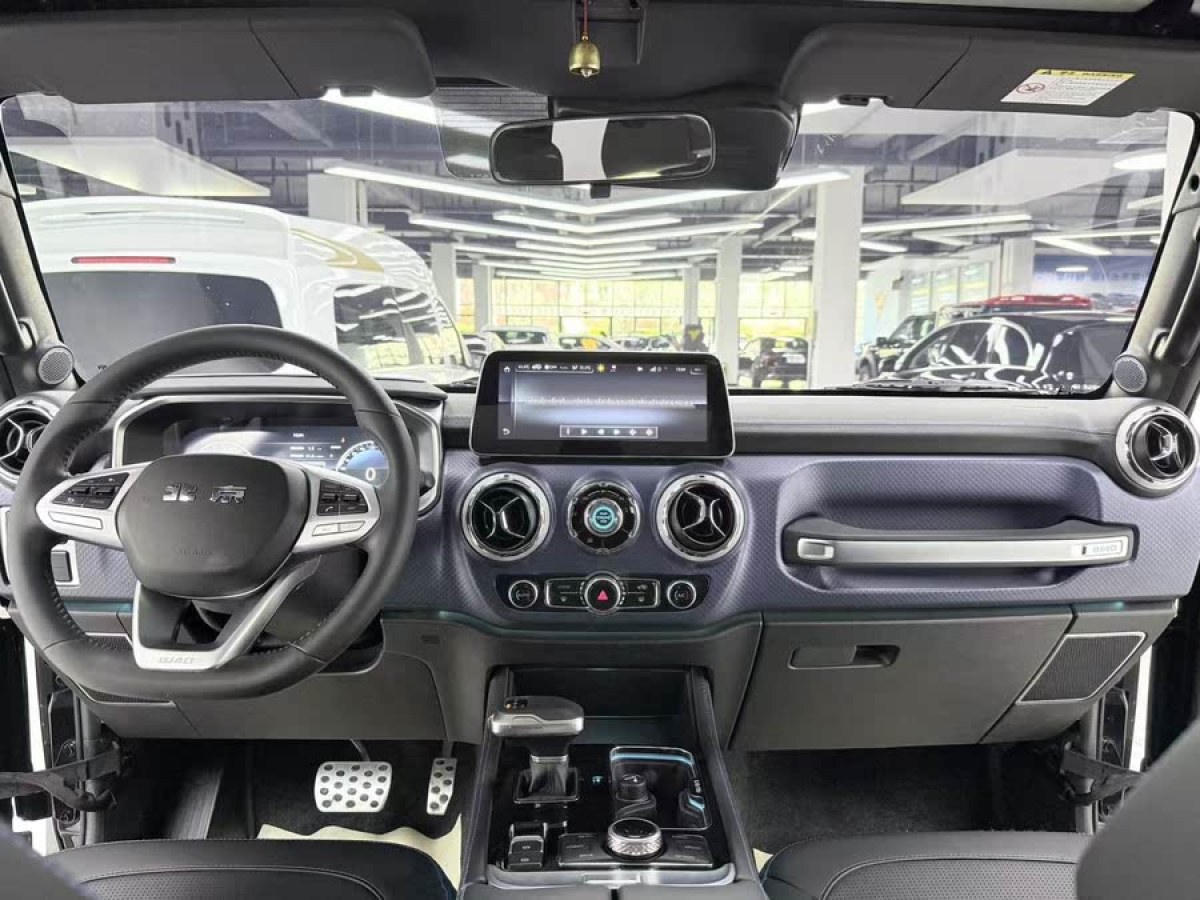 北京 BJ40  2020款 2.0T 自動四驅城市獵人版?zhèn)b客型圖片