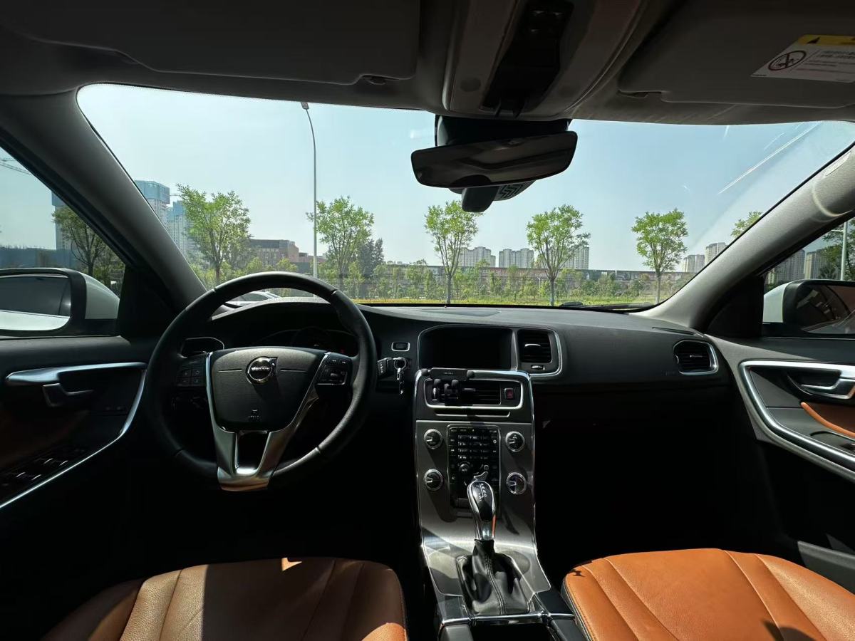 沃爾沃 S60  2014款 2.0T T5 個性運動版(改款)圖片