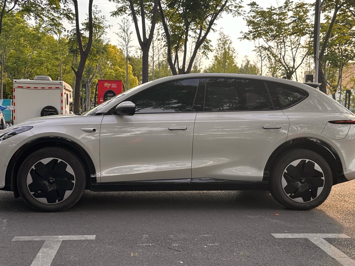 智己 智己LS7  2023款 77kWh Urban Fit后驅(qū)版圖片