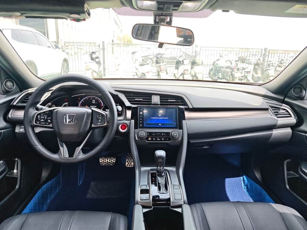 本田 思域  2021款 HATCHBACK 220TURBO CVT潮酷控圖片