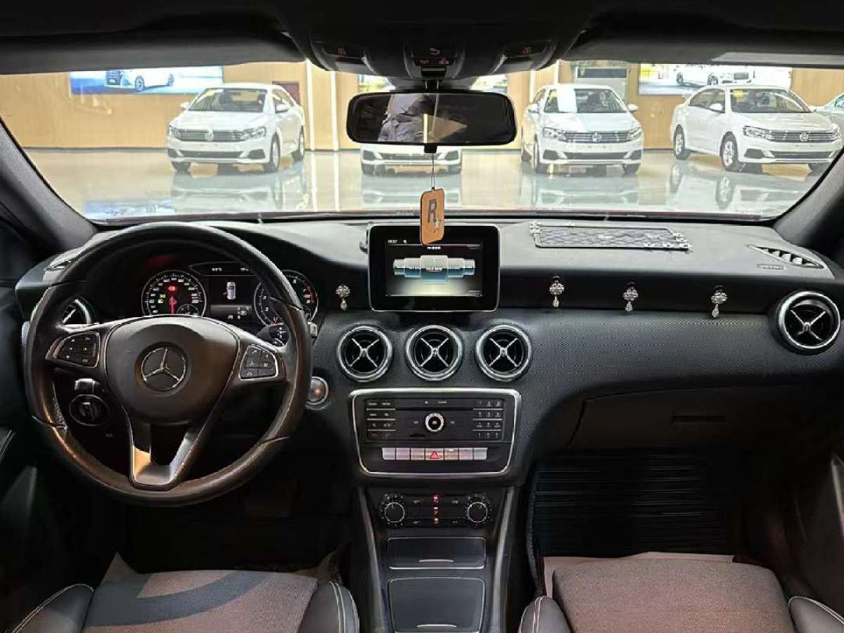 2017年6月奔驰 奔驰A级  2018款 A 200 动感型