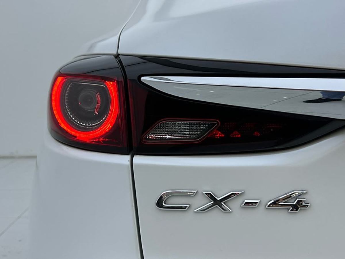 2020年8月馬自達 CX-4  2020款 2.5L 自動兩驅(qū)藍天駕趣版