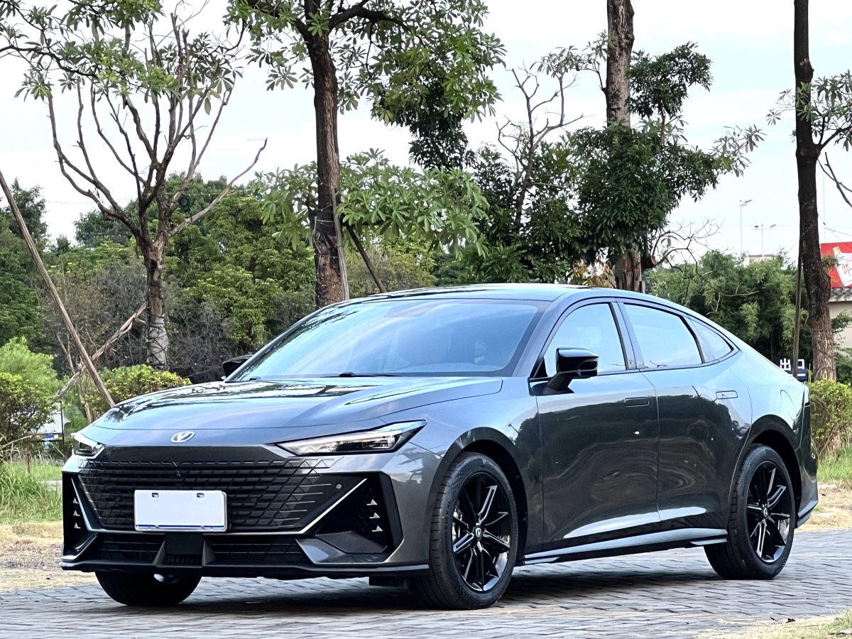 長(zhǎng)安 長(zhǎng)安UNI-V  2022款 1.5T 尊貴型圖片