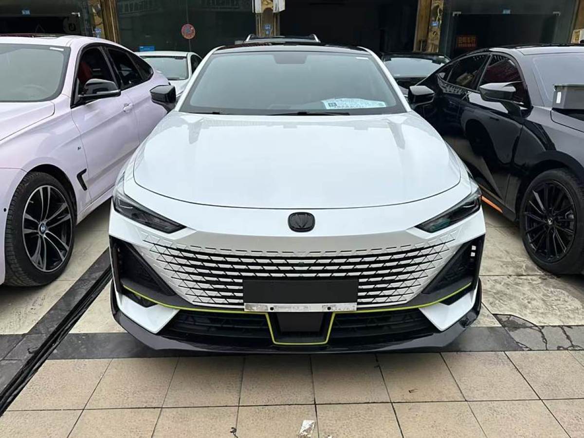 長安 長安UNI-V  2022款 1.5T 運動版圖片