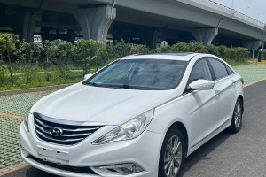 索納塔 現(xiàn)代 2.0L 自動豪華版