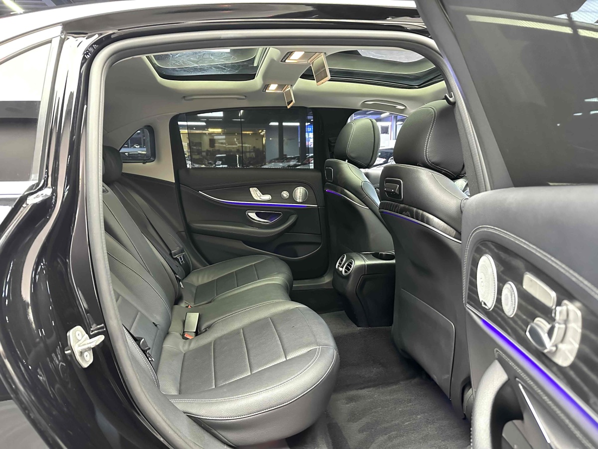 2020年9月奔驰 奔驰E级  2020款 改款 E 300 L 运动殊享版