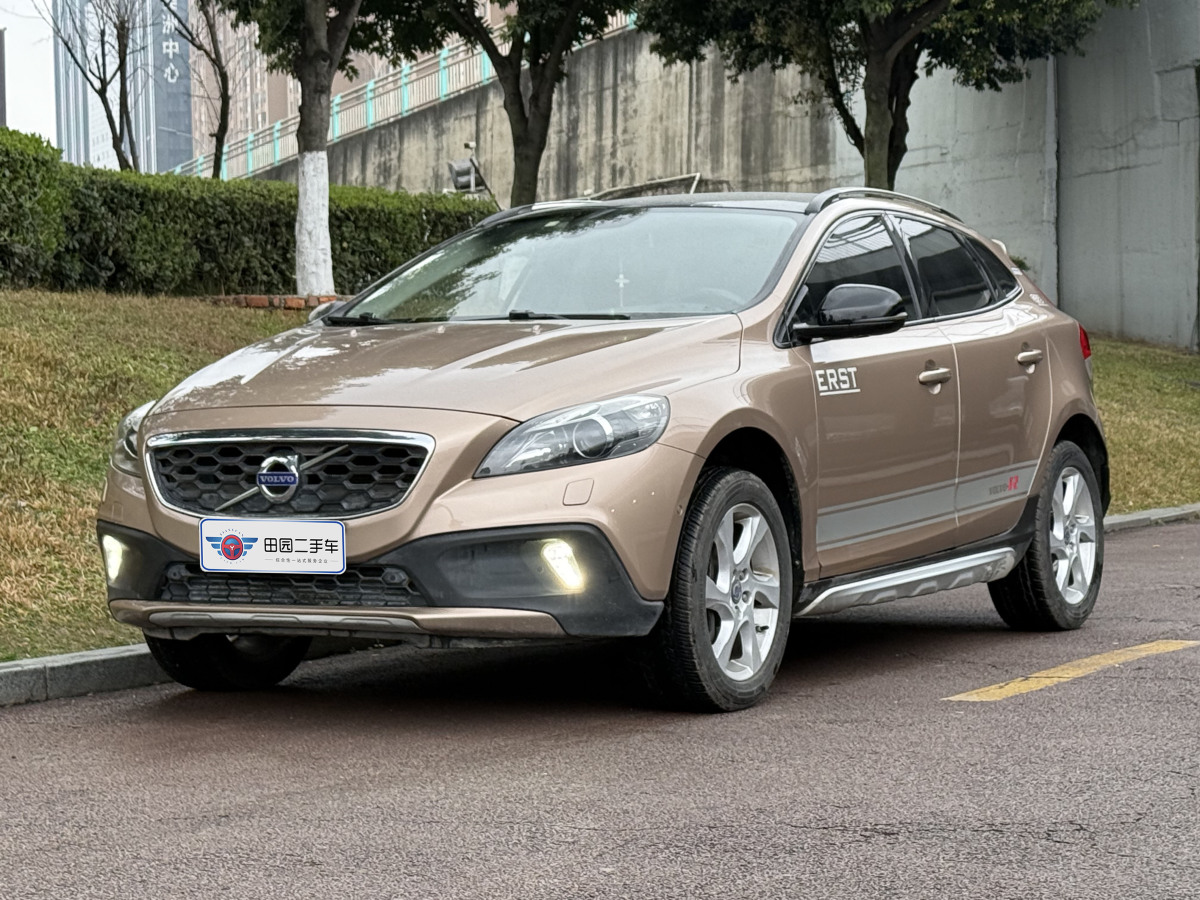 2015年3月沃爾沃 V40  2014款 Cross Country T5 AWD 智雅版