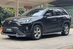 RAV4荣放 丰田 2.0L CVT两驱风尚PLUS版